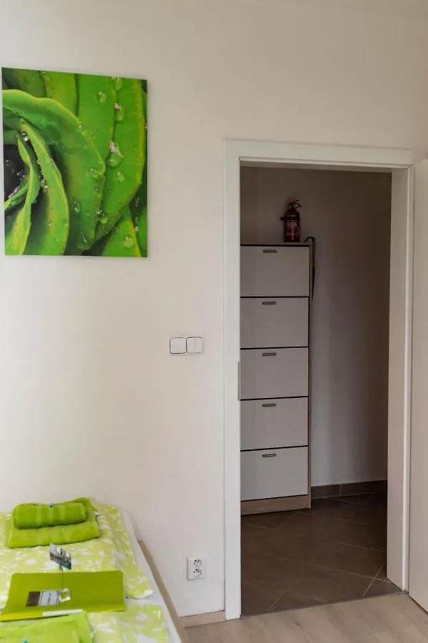 Bastien Studio Near Airport Praga Apartamento