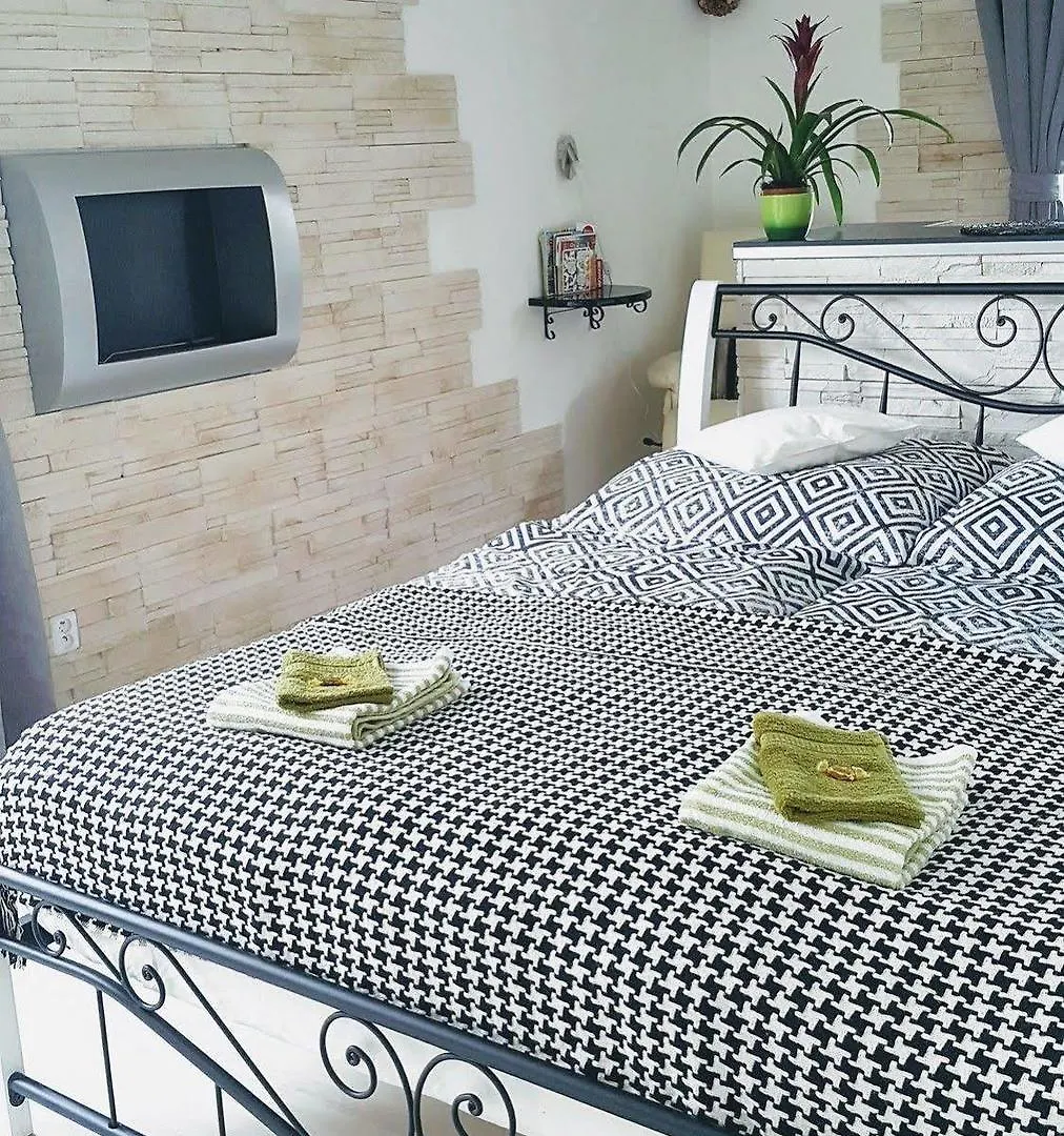 Bastien Studio near Airport Praga Appartamento